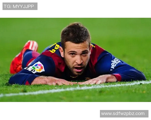 足球明星正脸照展现他们的风采与魅力，感受球场背后的故事与激情